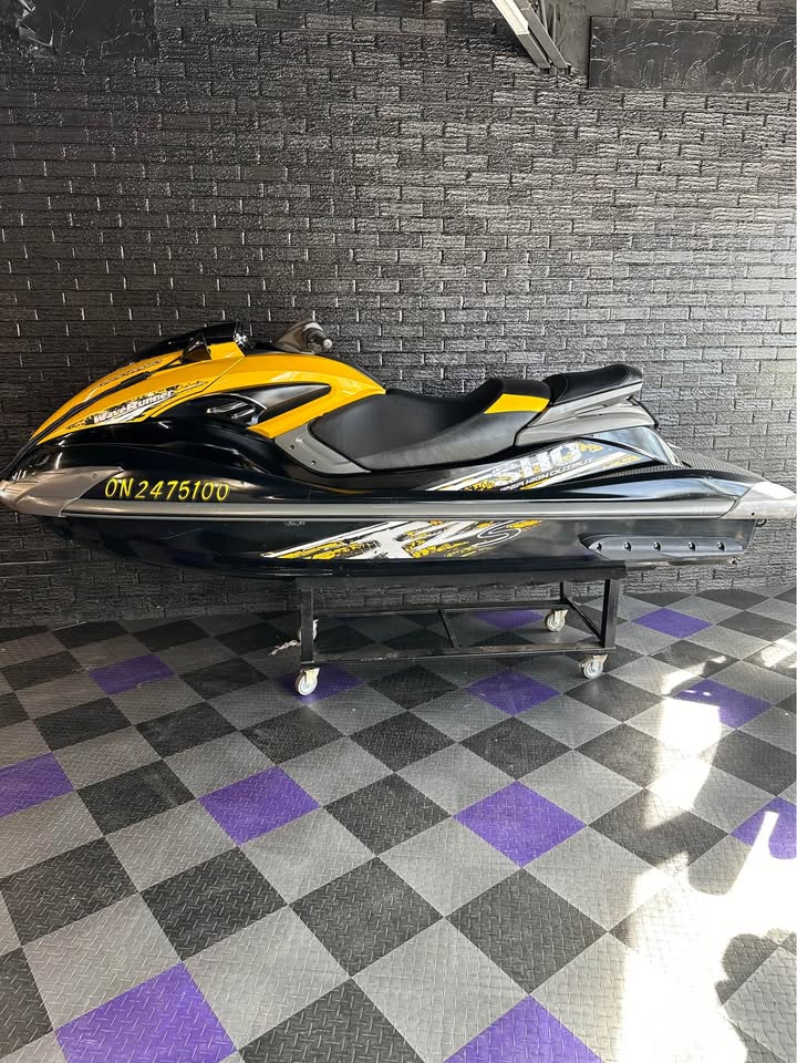 2010 Yamaha Waverunner SHO - Supercharged PWC Jet Ski