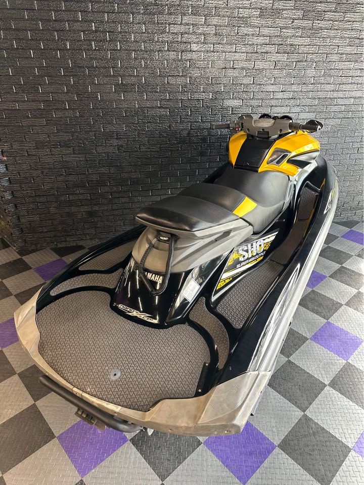 2010 Yamaha Waverunner SHO - Supercharged PWC Jet Ski